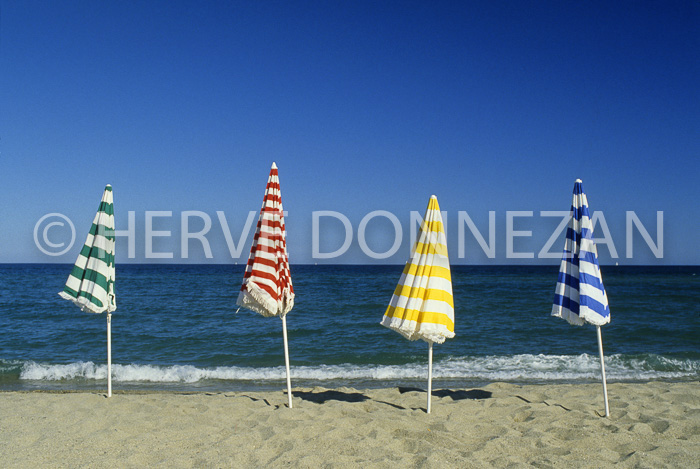 0022663-CANET-PLAGE-PARASOLS