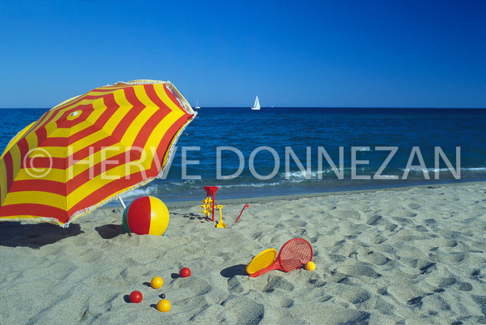 4637_3924-CANET-PLAGE-PARASOLS