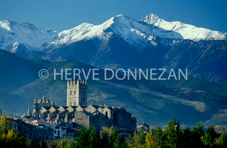 FRANCE PYRENEES ORIENTALES ILLE sur TE et CANIGOU