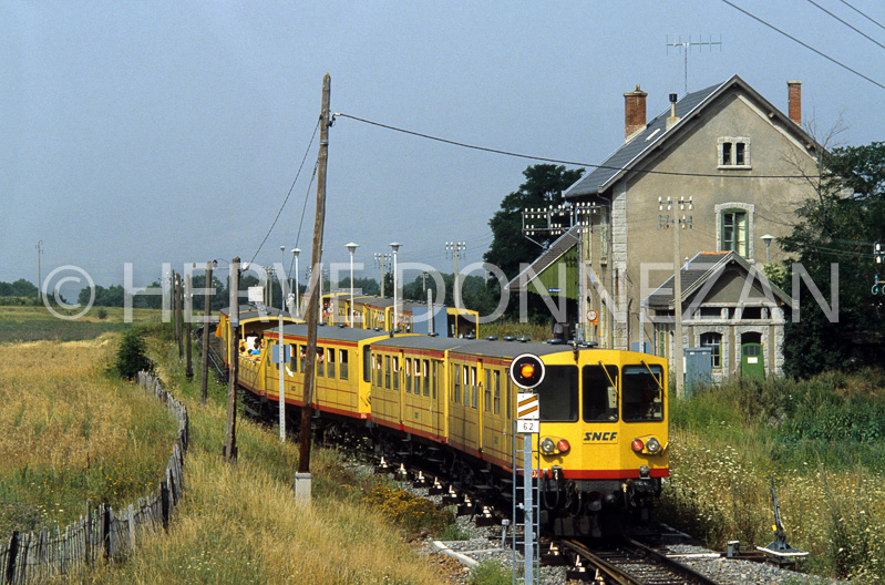 0029403 TRAIN JAUNE