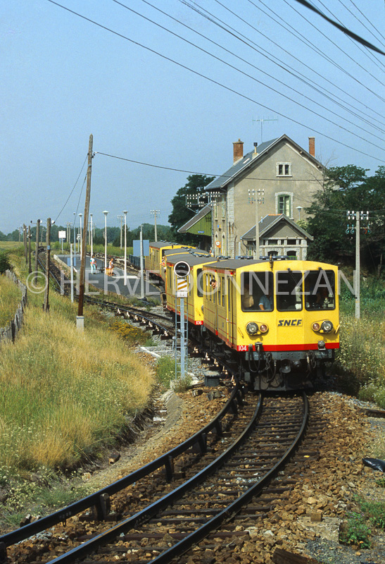 0029487 TRAIN JAUNE