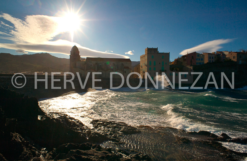 3653_5530_COLLIOURE-TRAM-VAGUES