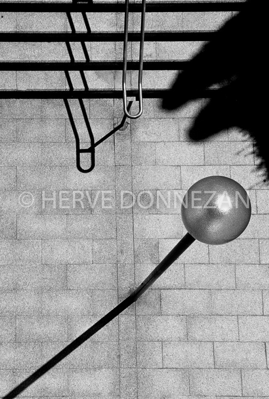 2970_79251_OMBRES_LAMPADAIRE_BN