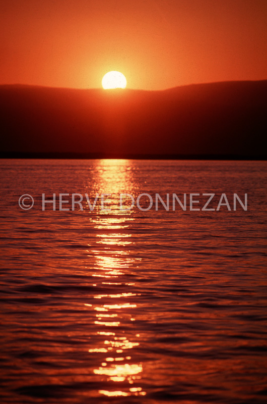 0799-3740_SUNSET ETANG_