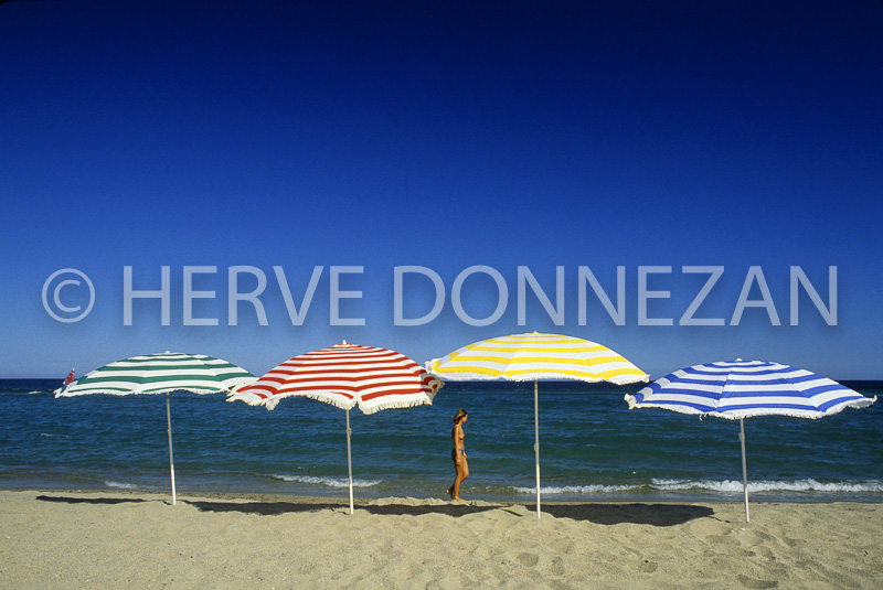 4839-0026372-BEAUTY-PARASOLS