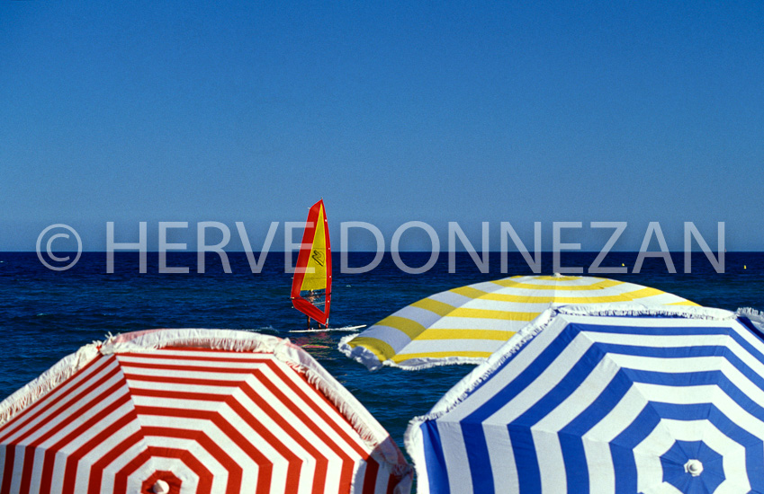 0232 PARASOLS_