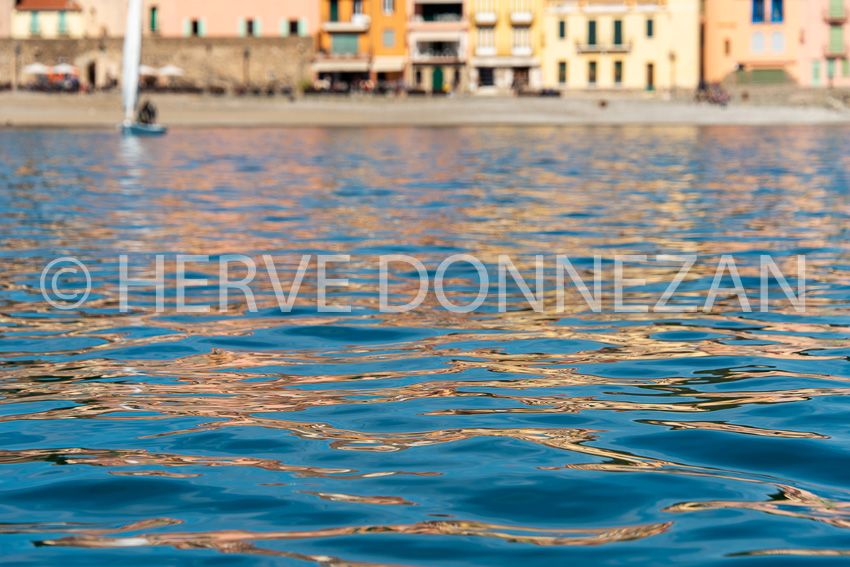 6656-0137143-COLLIOURE-REFLET-VOILIER-
